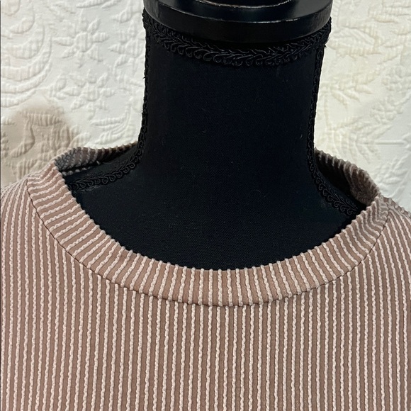 Colorblock Ribbed Women’s‎ Top, size medium - Picture 3 of 10